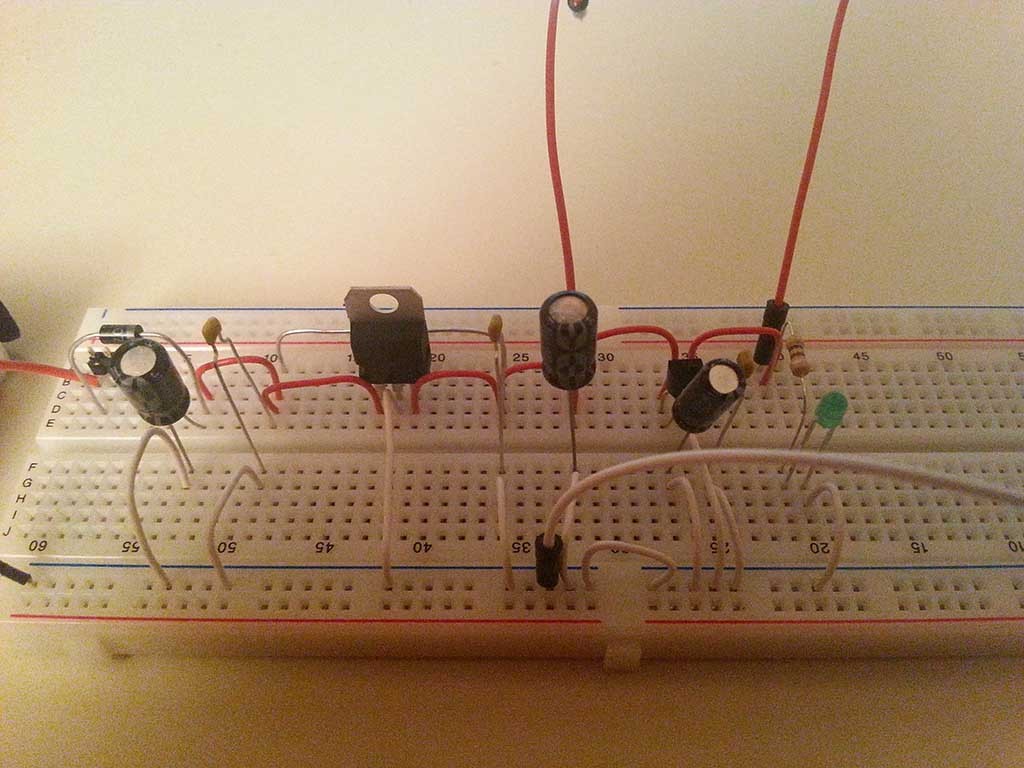 Spannungswandler auf einem Breadboard